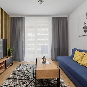 With 2 Bedrooms & Parking By Renters Wrocław